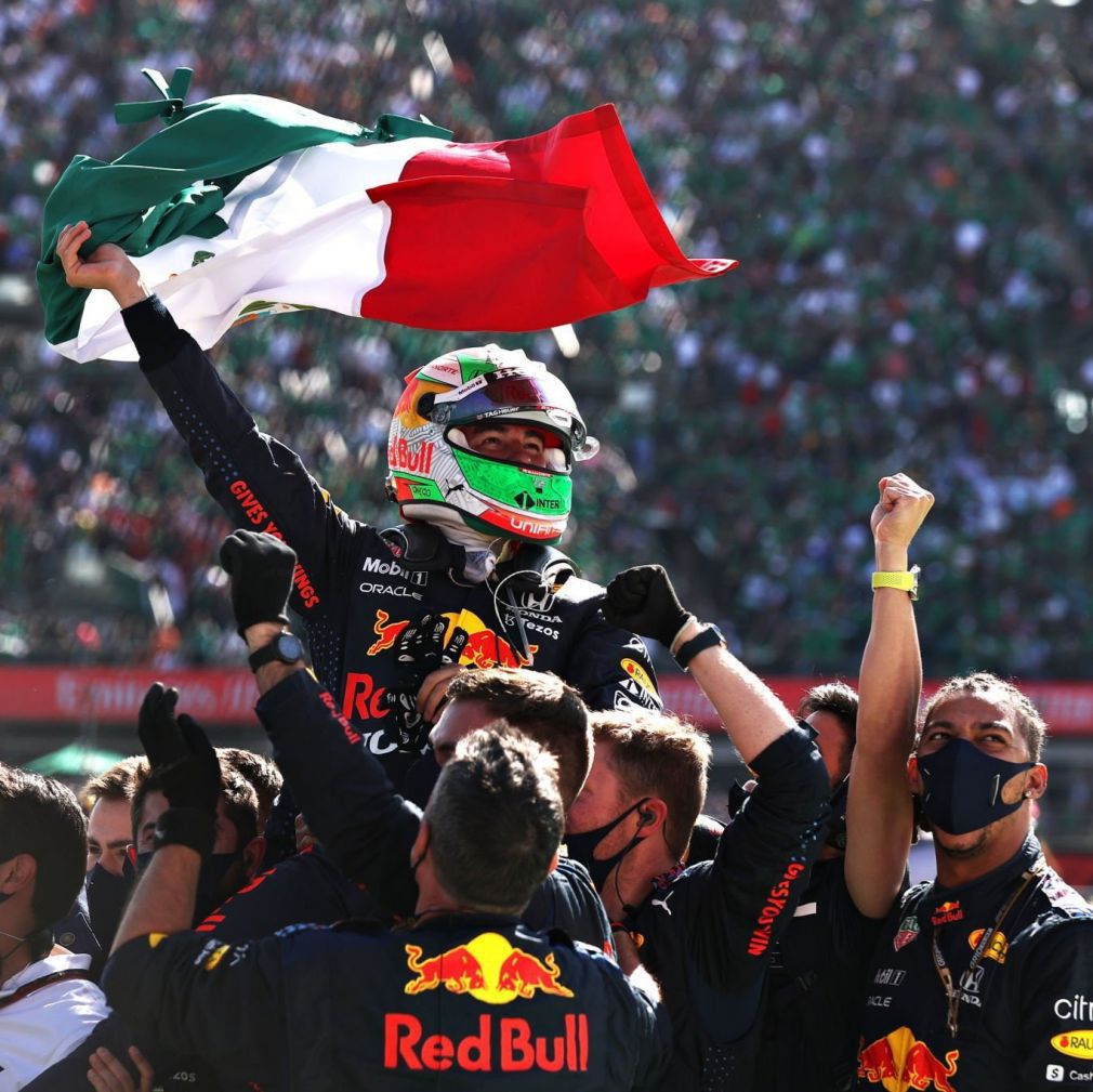 El piloto mexicano Sergio Pérez se subió al podio con el tercer lugar en el Gran Premio de México en la categoría Fórmula Uno