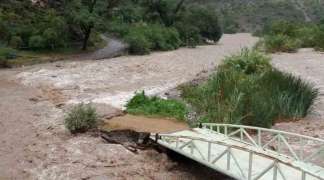 Río se lleva puente en localidad de Tlahuiltepa
